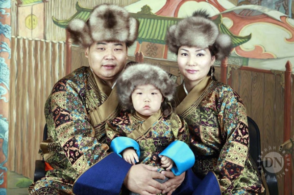 Дуучин Т.Баясгалан ханьтайгаа танилцсан “анхны учрал”-ынхаа талаар хуучлав